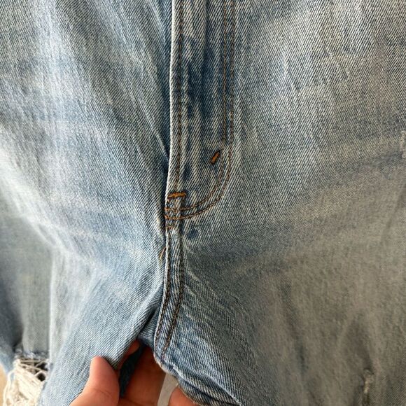 Abercrombie and Fitch High Rise Mom Jean Distressed Size 6 SHORT - Picture 3 of 6